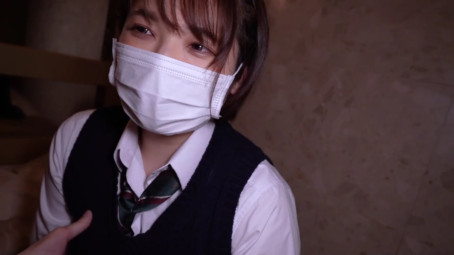 室内 · 坐姿 · 脸部特写 · JK制服 · 互动