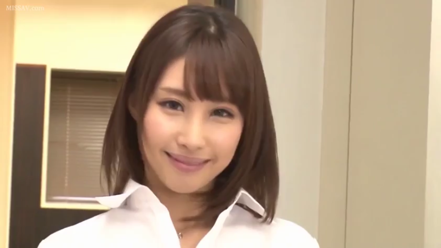 办公室 · 脸部特写 · 温柔 · 白色衬衫