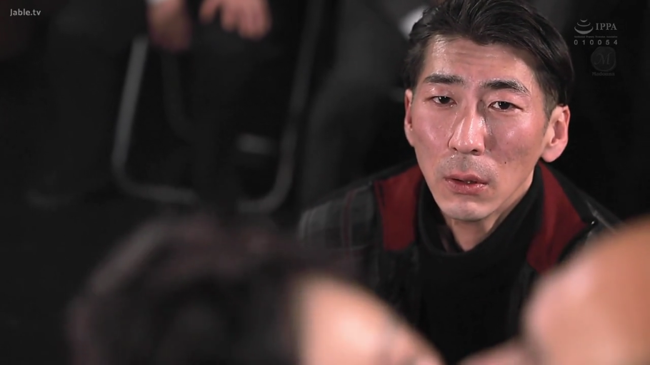 室内 · 微微出汗 · 外套 · 出汗 · 口交 · 男性脸部表情特写
