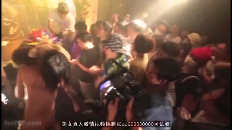 中景 · 裸体 · 夜店