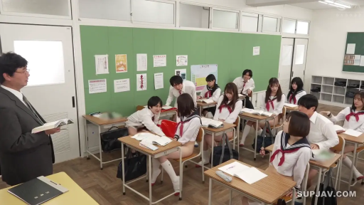 坐姿 · 教室 · 全景 · 自然 · 课桌 · 水手服 · 下体露出