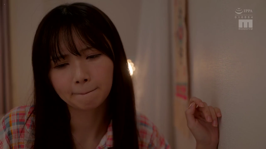格子衬衫 · 脸部特写 · 卧室 · 纠结