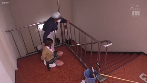 跪坐 · 全景 · 楼梯间 · 捆绑 · 剧情 · JK制服 · 恐惧 · 水桶