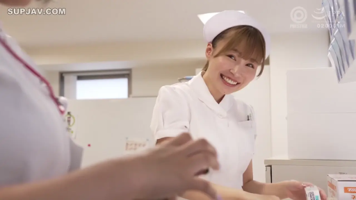 护士服 · 横向き · 中景 · 微笑 · 制服诱惑 · 灿烂 · 药盒 · 药房