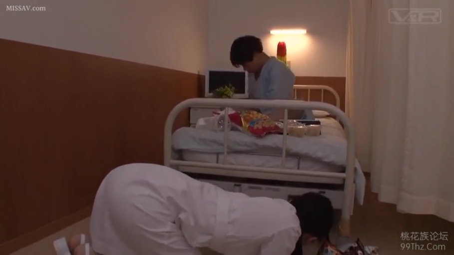 护士服 · 全景 · 医院病房 · 跪地