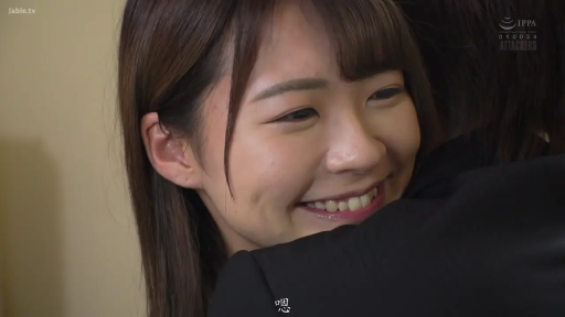 室内 · 脸部特写 · 拥抱 · 西装