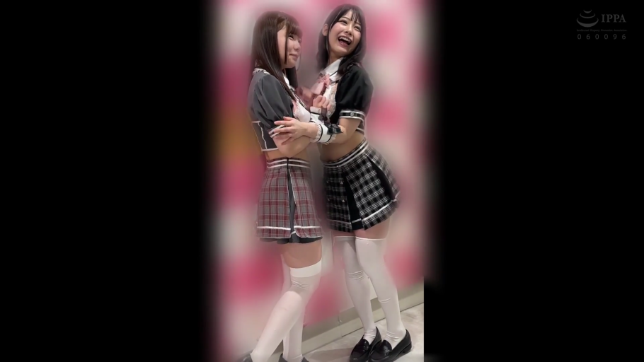 室内 · 黑色皮鞋 · 头部特写 · 娇羞