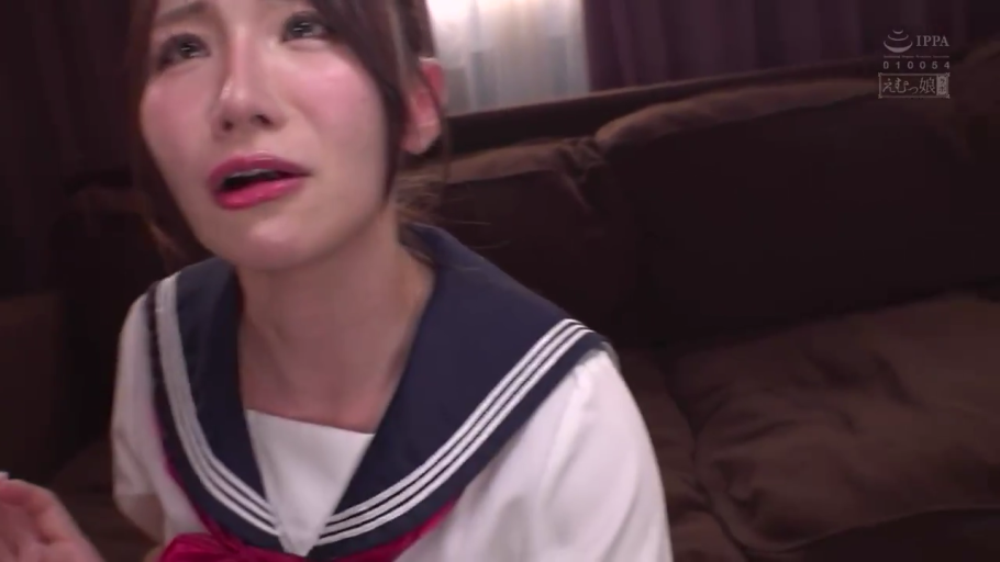 Bedroom · 面部特写 · Sailor suit · 泪流满面 · 泪水