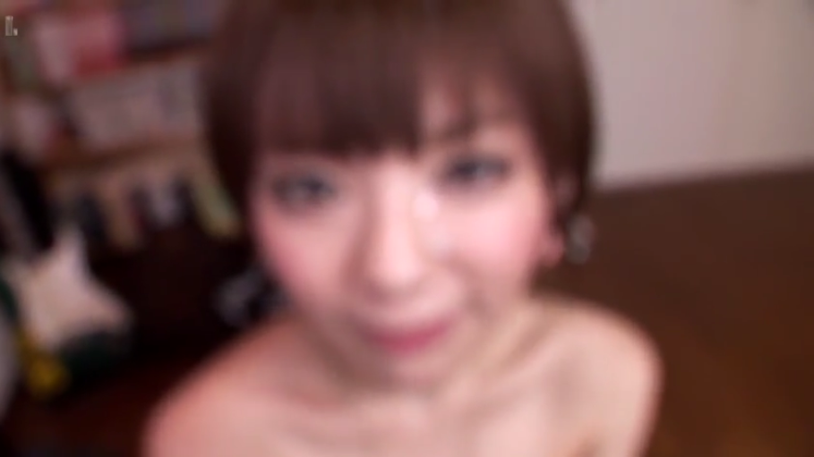 室内 · 脸部特写 · 温柔 · 赤裸上身 · 对焦模糊
