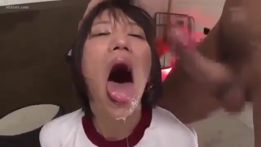 室内 · 脸部特写 · 跪姿 · 体操服