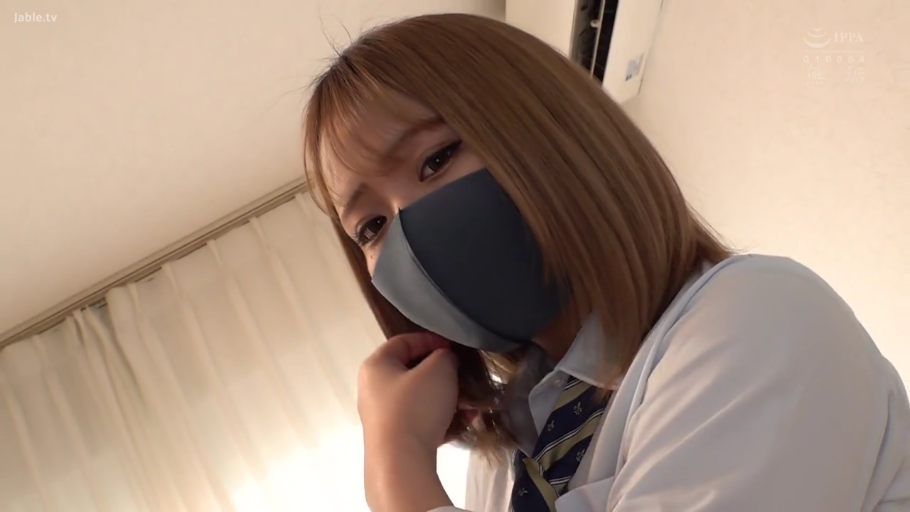 卧室 · 眼睛特写 · 深情注视 · 无码 · 口罩 · 浅色制服衬衫