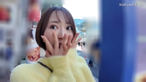 面部 · 毛衣 · 捂脸 · 害羞 · 短发 · 惊讶 · 街头