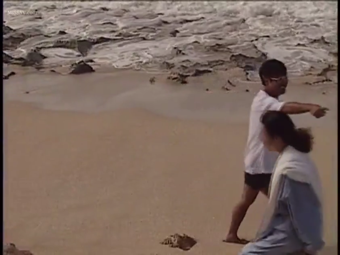 自然 · 长袖浅色上衣 · 海滩 · 海边环境
