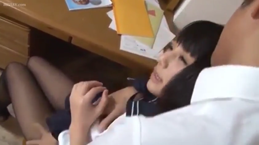 室内 · 中景 · 水手服 · 依靠