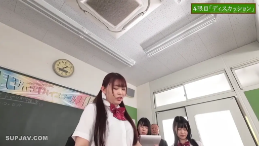 专注 · 教室 · 领结 · 白色校服衬衫