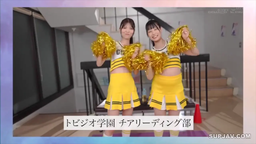 室内 · 全身 · 站姿 · 笑容 · 摆姿势 · 啦啦队服