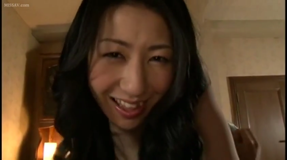 室内 · 脸部特写 · 微笑 · 便装