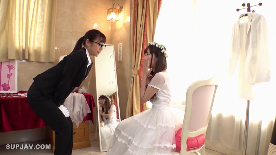 更衣室 · 俯身 · 中景 · 喜悦 · 互动 · 头花 · 黑色西服 · 婚礼角色扮演