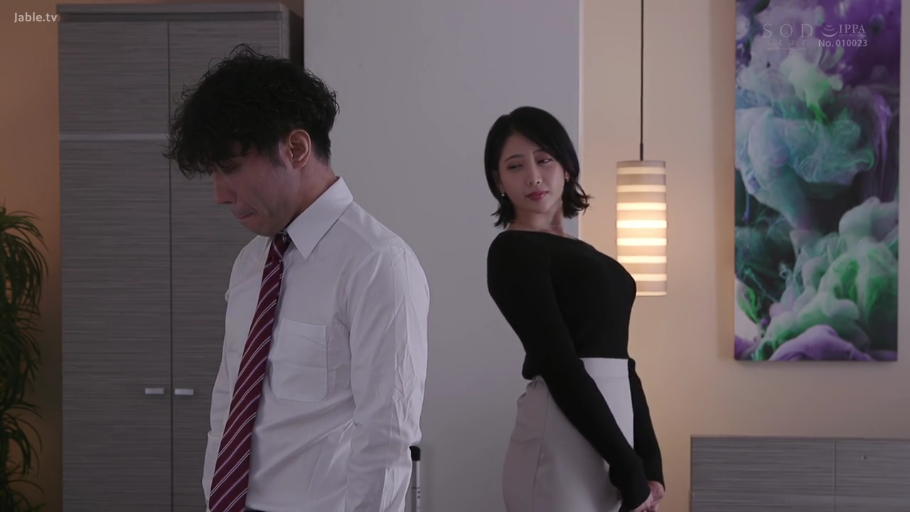 室内卧室 · 无 · 女性面部轮廓 · 女性身着黑色长袖上衣与浅色包臀短裙 · 男性低头表情局促