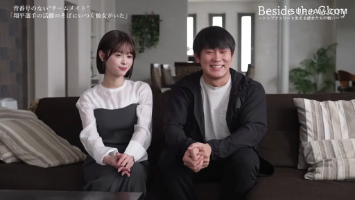 室内 · 坐姿 · 中景 · 沙发 · 微笑 · 日系 · 访谈 · 休想服