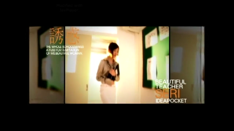 学校走廊 · 浅色职业衬衫 · 人物全身镜头 · 职业女性的微笑 · 视频标题包含Beautiful Teacher