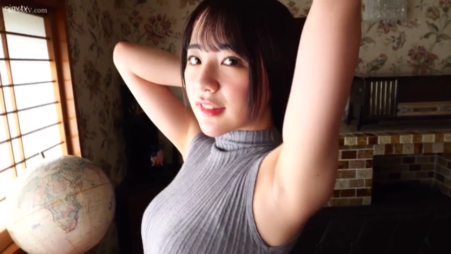 腋下特写 · 诱惑表情 · 室内房间 · 灰色无袖高领针织衫