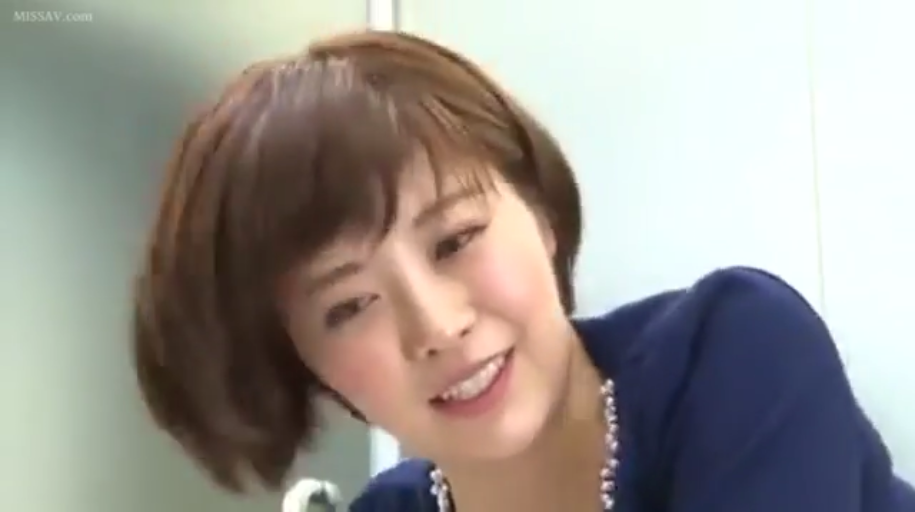 室内 · 微笑 · 面部特写 · 蓝色上衣 · 口交