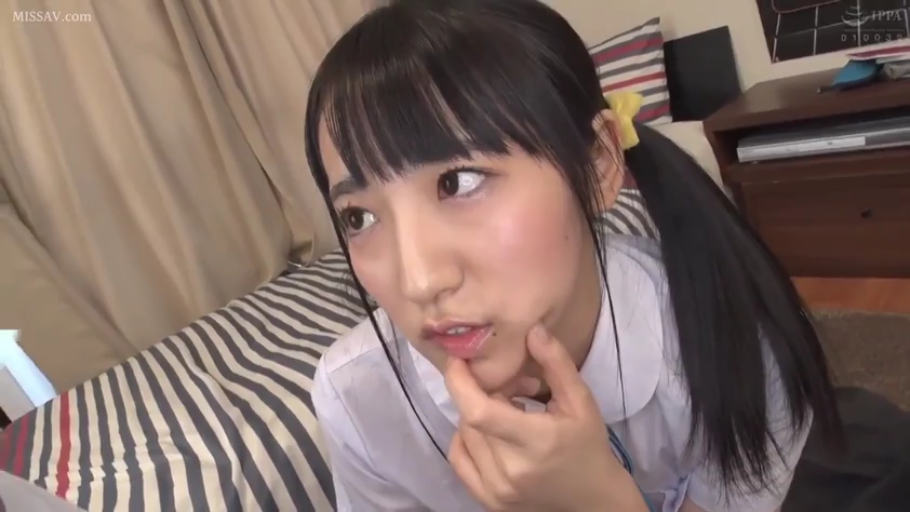 卧室 · 面部特写 · 清纯 · 白色学生制服衬衫