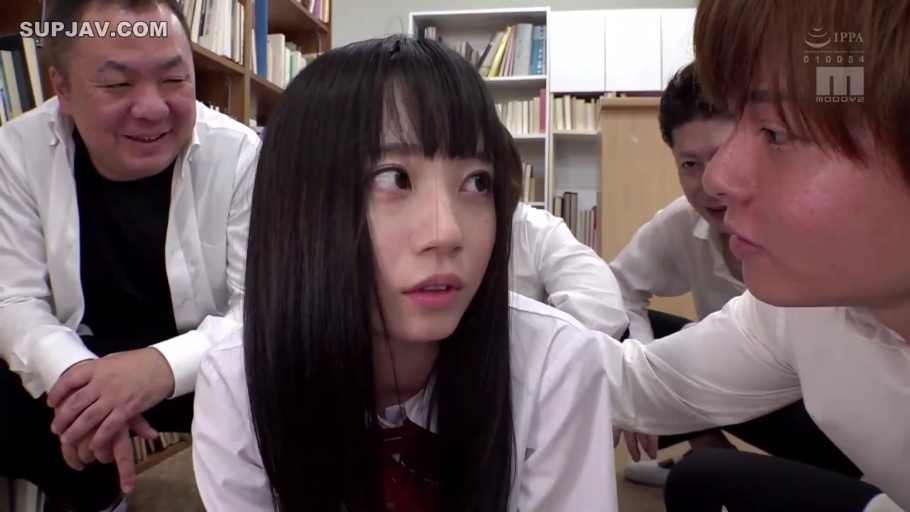 校服 · 脸部特写 · 书房