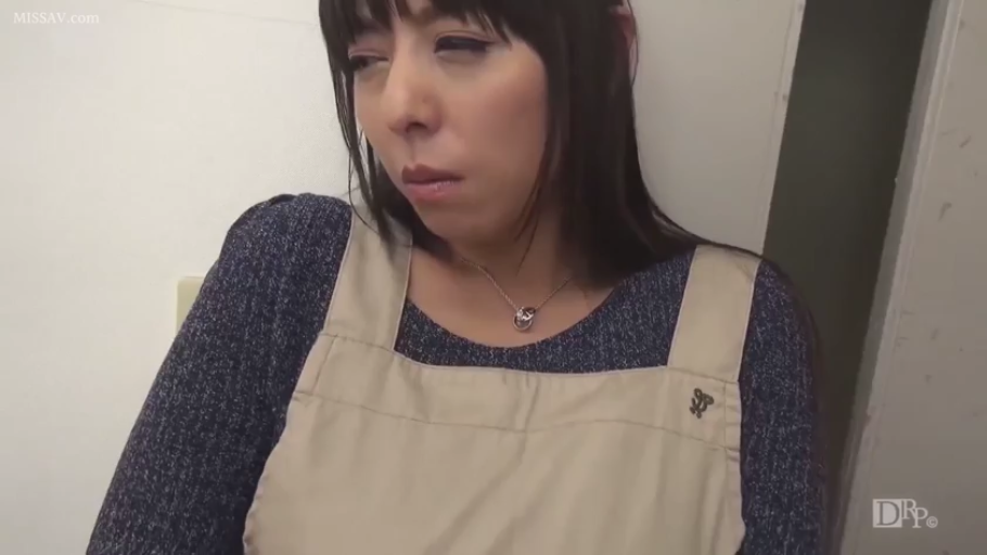 室内 · 脸部特写 · 站立 · 围裙