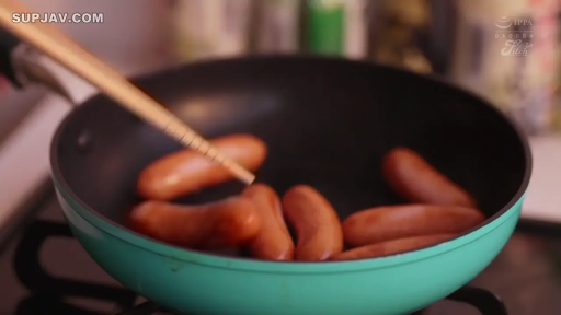 厨房 · 煎锅特写