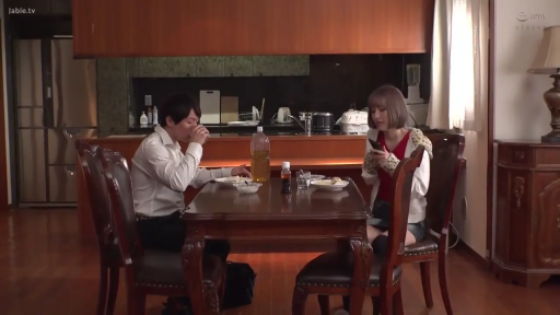 全景 · 过膝袜 · 自然 · 餐厅 · 喝水 · 对坐