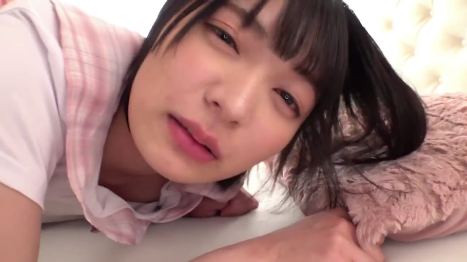 校服 · 脸部 · 卧室 · 迷离 · 趴姿 · 枕头 · 凝视 · 黑发