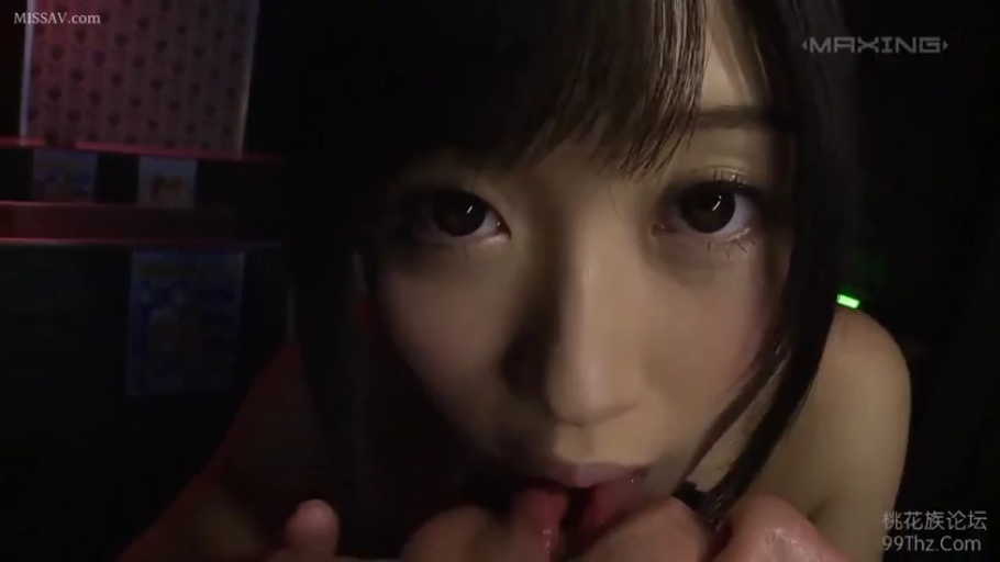 室内 · 顺从 · 口部特写 · 裸体 · 暗光环境 · 口交