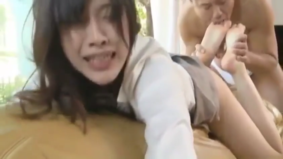 室内 · 脸部特写 · 迷离 · 趴姿 · 制服 · 舔足 · 恋足