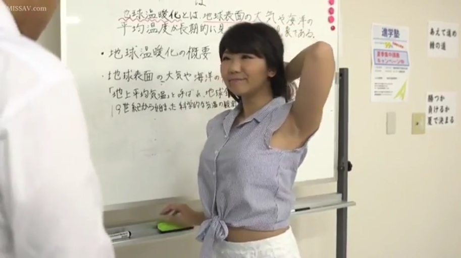 教室 · 举手 · 腋下 · 无袖条纹衬衫