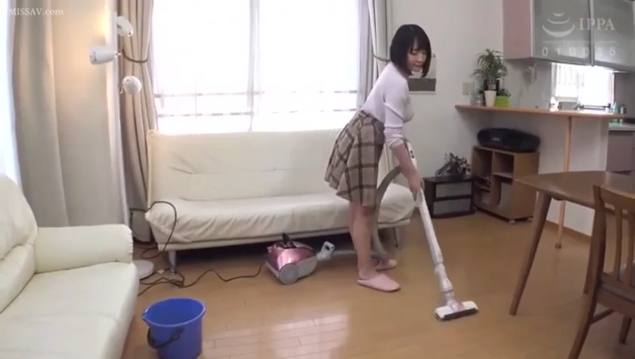 平静 · 客厅 · 室内拖鞋 · 吸尘器