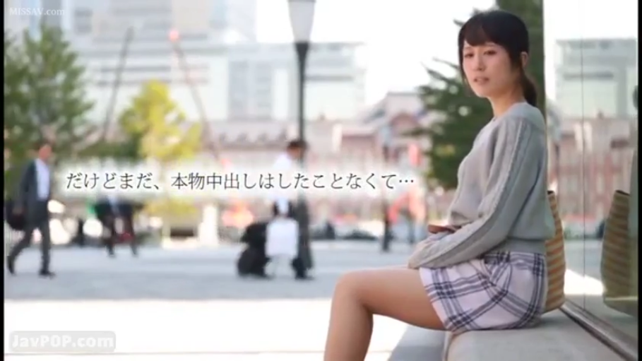 车站广场 · 日语字幕 · 迷茫 · 灰色长袖针织衫 · 人物半身特写