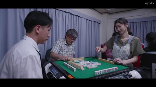 坐姿 · 专注 · 多人 · 围裙 · 棋牌室 · 打麻将 · 麻将桌