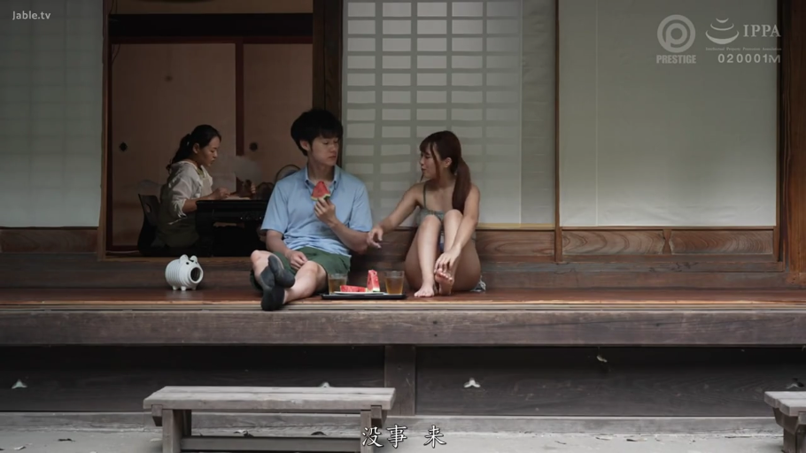 交谈 · 猪形蚊香炉 · 短裤 · 日式民居长廊 · 夏季氛围