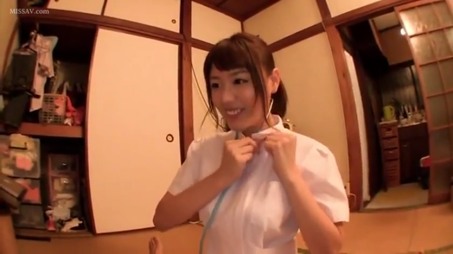 温柔 · 榻榻米房间 · 听诊器 · 护士制服 · 人物半身特写