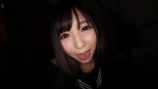 室内 · 脸部特写 · 俏皮 · 水手服