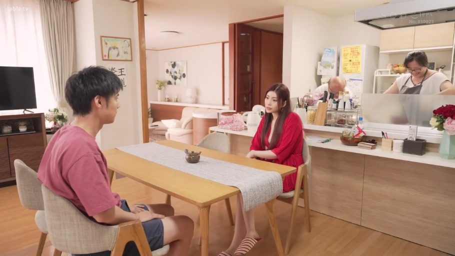 坐姿 · 严肃 · 全景 · 对话 · 餐厅 · 红色睡袍