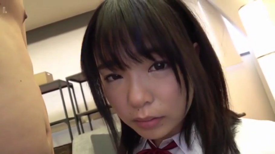 室内 · 看着镜头 · 口部特写 · 红领结 · 口交