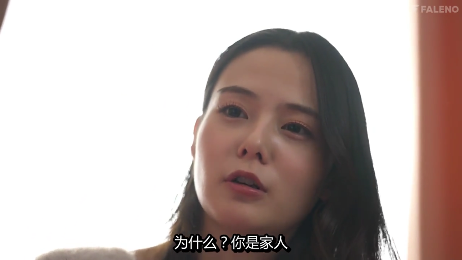 室内 · 脸部特写 · 针织衫