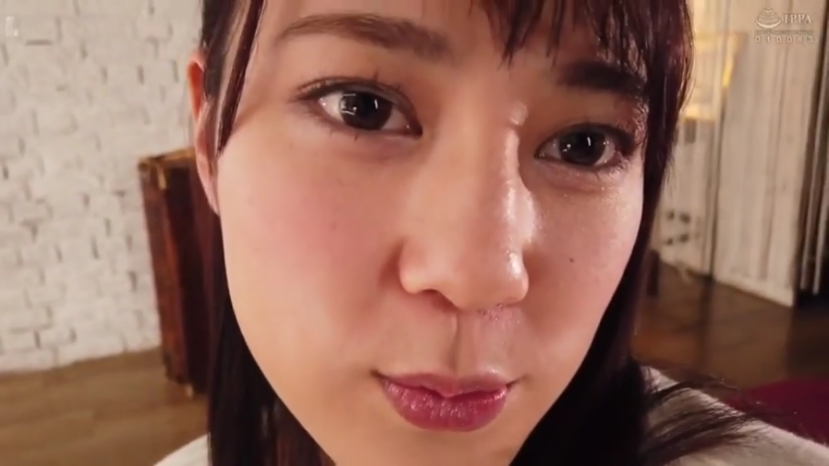 室内 · 诱惑 · 眼睛特写 · 白色上衣 · 自拍视角
