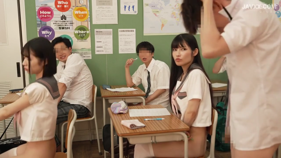 教室 · 无动于衷 · 铅笔盒 · 水手服上衣 · 课桌环境 · 学生制服