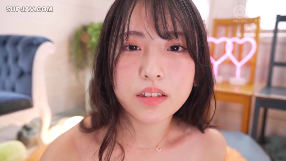 卧室或摄影棚 · 眼部特写 · 刚做完事的虚脱感 · 无肩带装扮 · 眼角有泪光 · 霓虹心形灯