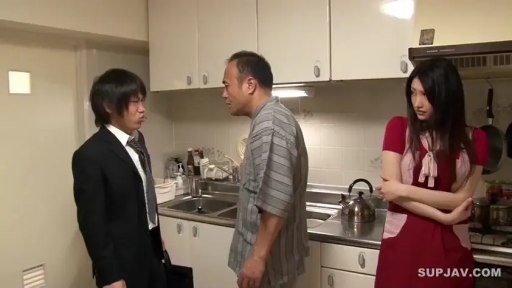 尴尬 · 厨房 · 女性穿着酒红色拼接连身裙