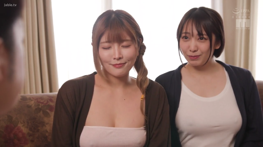 坐姿 · 客厅 · 半身 · 针织衫